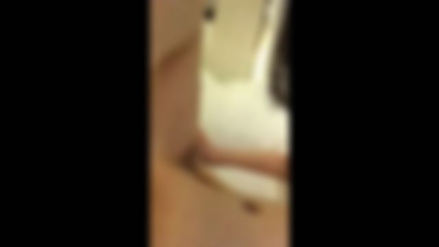 ノリノリのセフレに口でゴムつけさせてセックス！でも速攻外して中出し…w